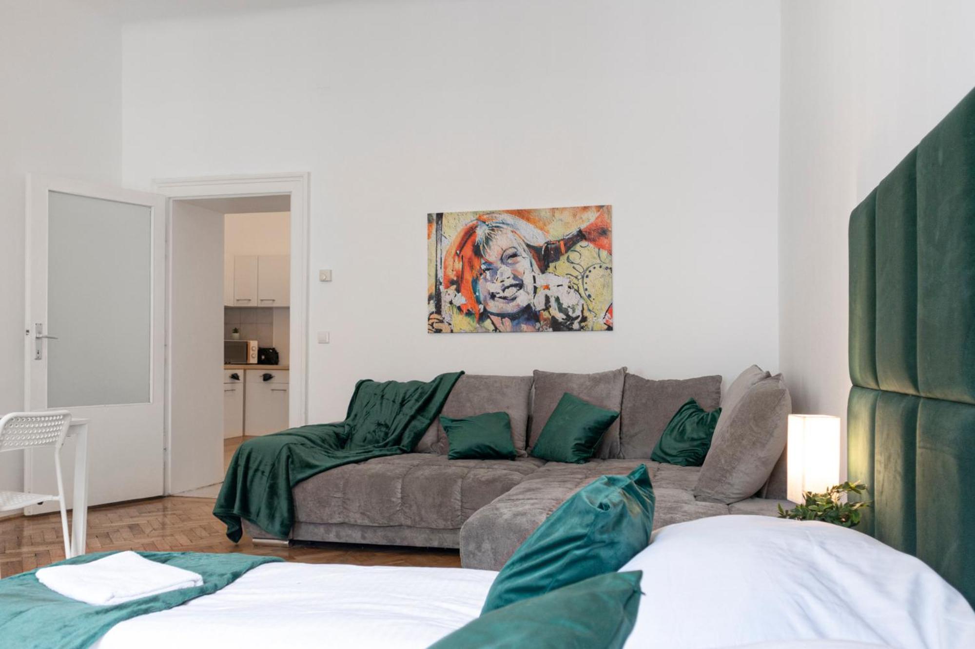 Prime Location & Peaceful Shared 2 Bedroom Apt With Backyard Wien Exterior foto