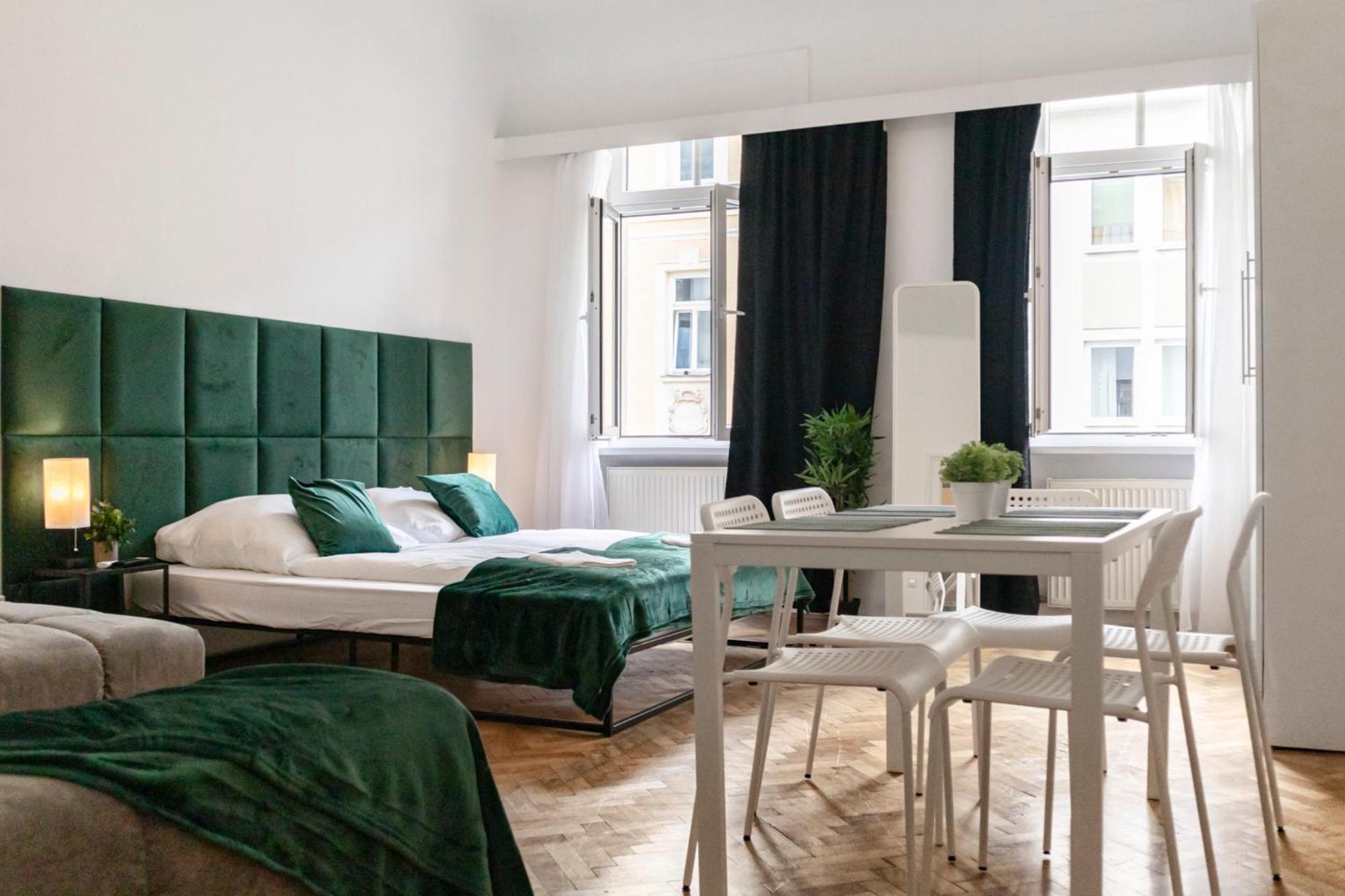 Prime Location & Peaceful Shared 2 Bedroom Apt With Backyard Wien Exterior foto